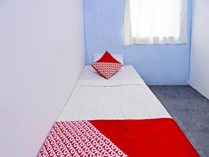 Spot On 91591 Rafika Homestay Syariah - Oda