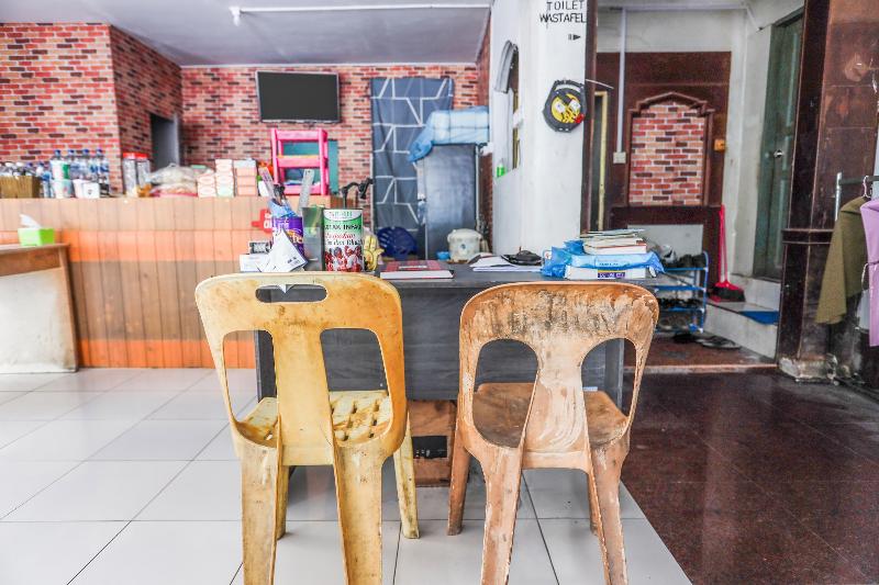 Spot On 91792 Solo Baru 2 Homestay Syariah - Lobi
