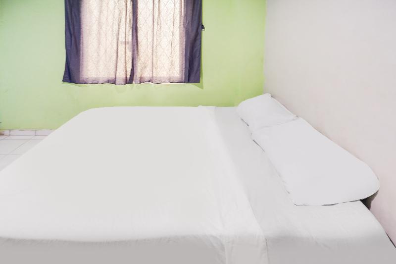 Spot On 91792 Solo Baru 2 Homestay Syariah - Oda