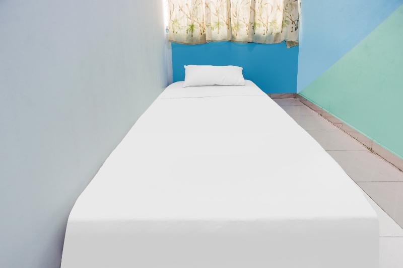 Spot On 91792 Solo Baru 2 Homestay Syariah - Oda