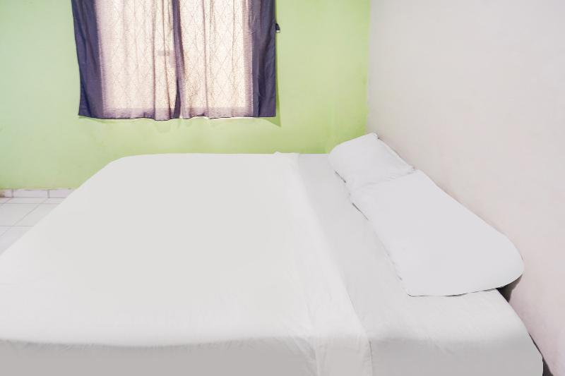 Spot On 91792 Solo Baru 2 Homestay Syariah - Oda