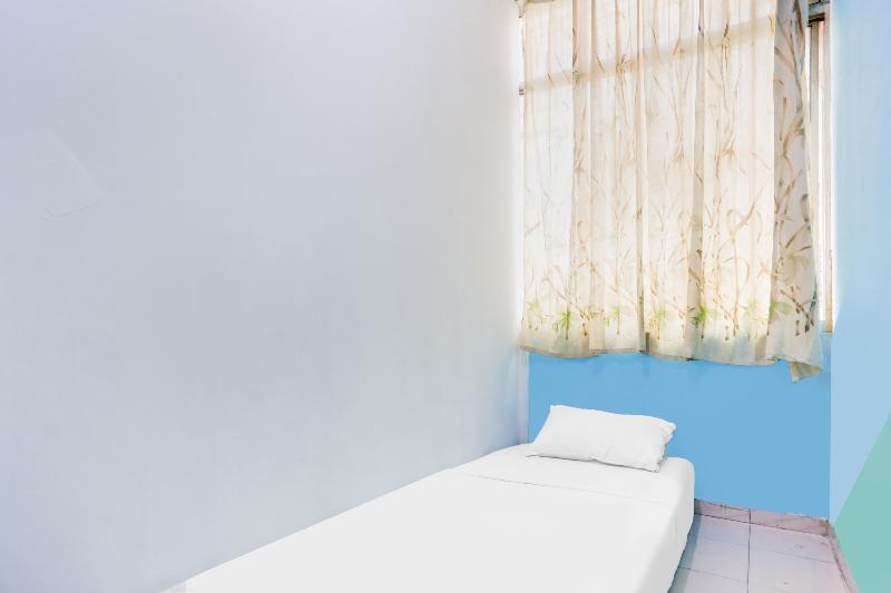 Spot On 91792 Solo Baru 2 Homestay Syariah - Oda