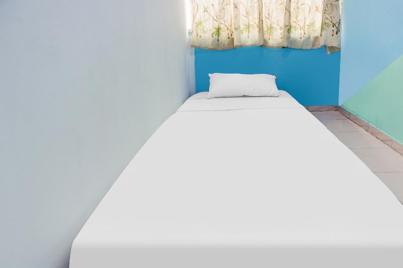 Spot On 91792 Solo Baru 2 Homestay Syariah - Oda