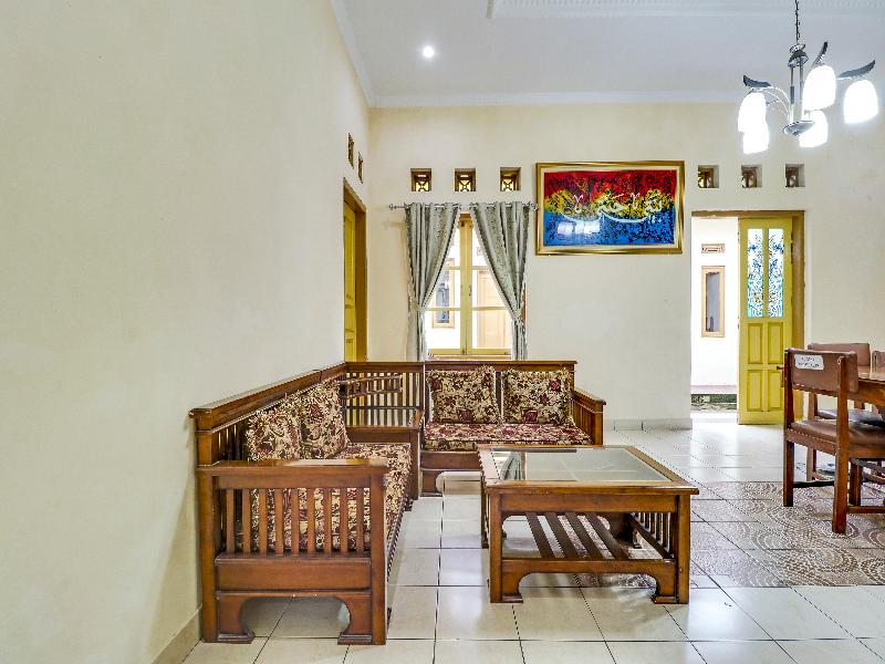 Oyo 90892 My Guest House Syariah - Lobi