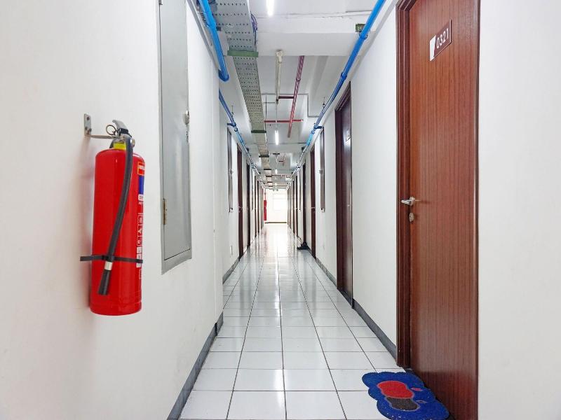 San San Rooms Gunung Putri Square - Lobi