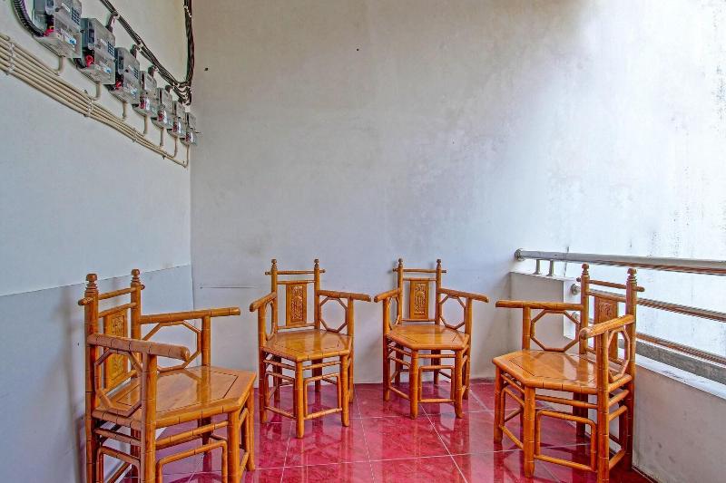 Spot On 91523 Kenari Guesthouse - Lobi