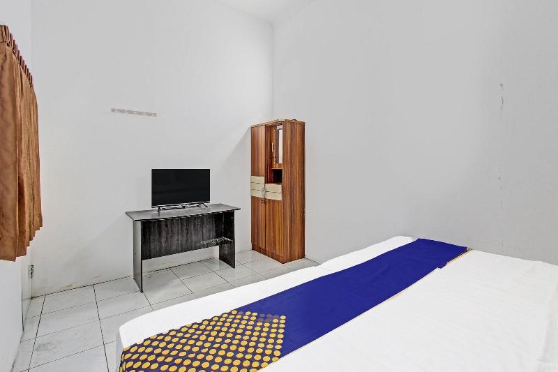 Spot On 91523 Kenari Guesthouse - Oda