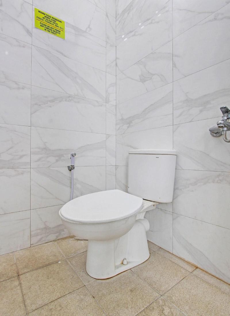 Spot On 91523 Kenari Guesthouse - Oda