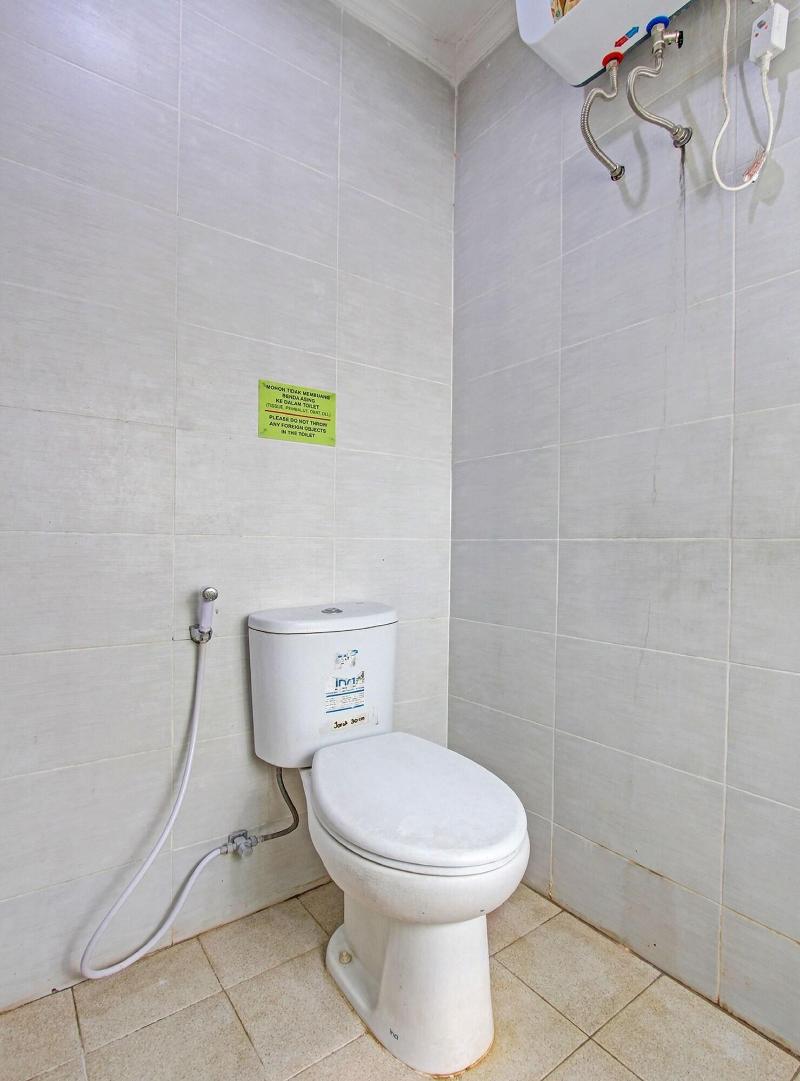 Spot On 91523 Kenari Guesthouse - Oda