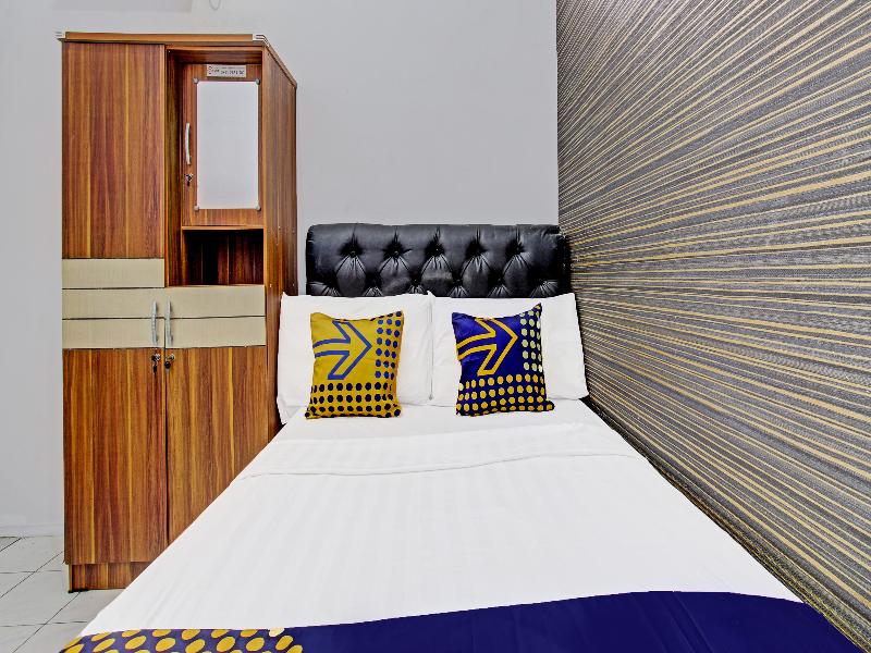 Spot On 91523 Kenari Guesthouse - Oda