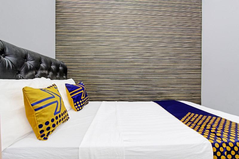 Spot On 91523 Kenari Guesthouse - Oda