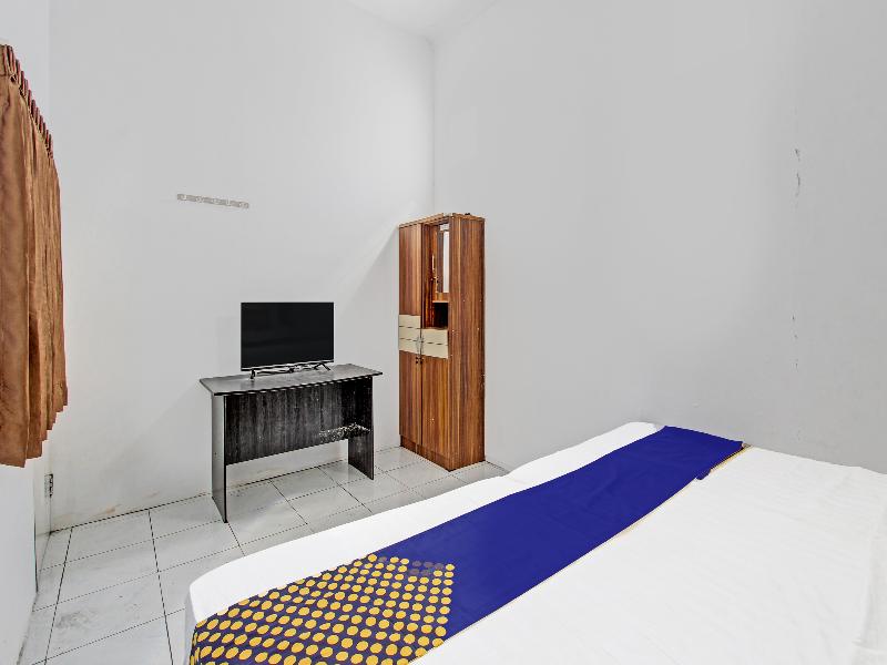 Spot On 91523 Kenari Guesthouse - Oda