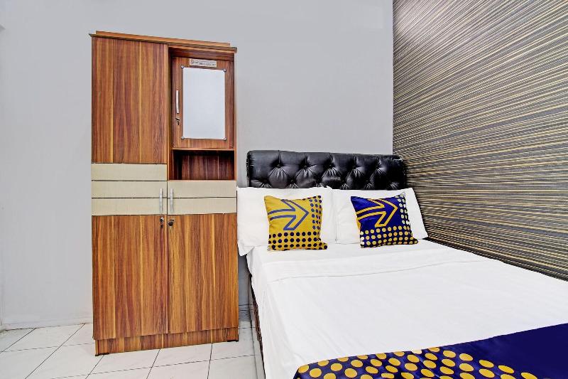 Spot On 91523 Kenari Guesthouse - Oda