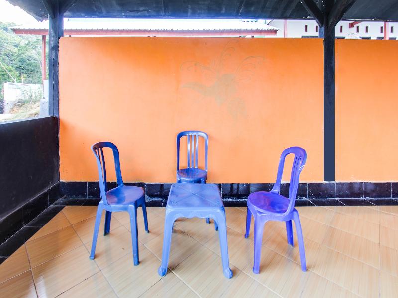 Spot On 91383 Green Forest Homestay - Lobi