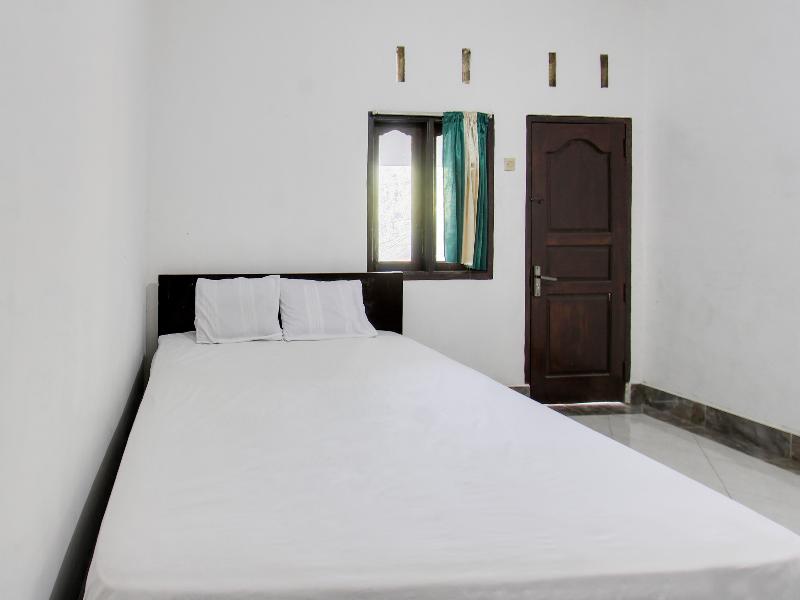 Spot On 91383 Green Forest Homestay - Oda