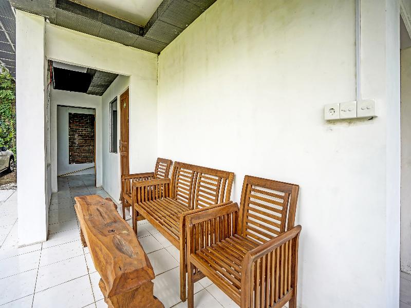 Oyo 91612 Villa A1 - Lobi