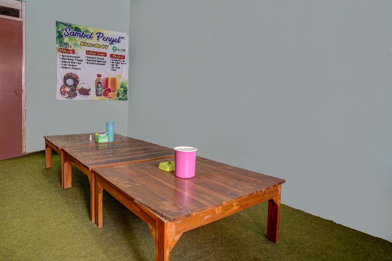 Spot On 91716 Kost Yy Syariah - Lobi