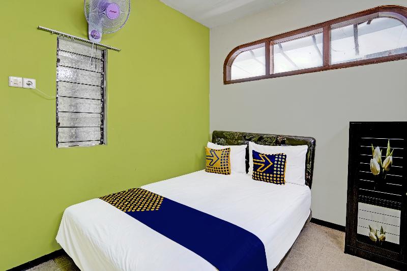 Spot On 91716 Kost Yy Syariah - Oda