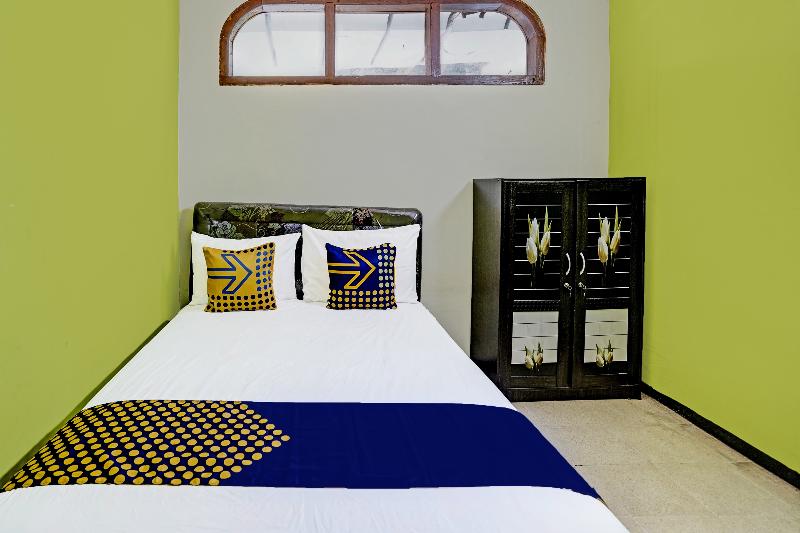Spot On 91716 Kost Yy Syariah - Oda