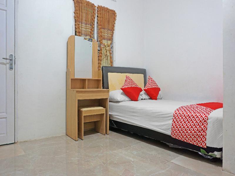 Oyo 91375 Pondok Feby Makassar - Oda