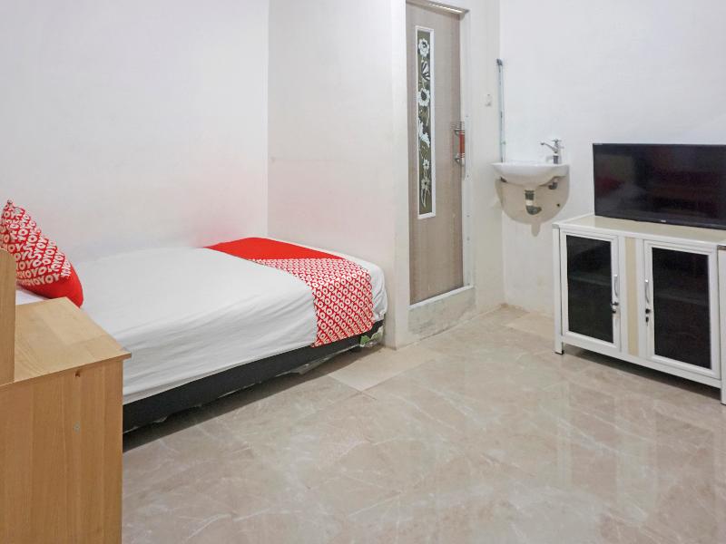 Oyo 91375 Pondok Feby Makassar - Oda