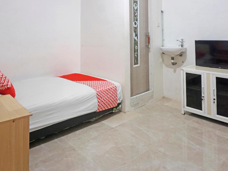 Oyo 91375 Pondok Feby Makassar - Oda