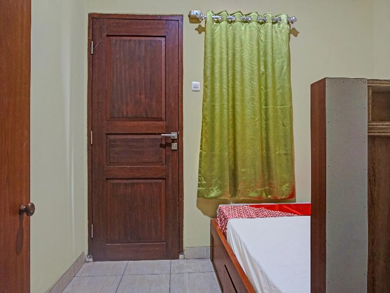 Oyo 91649 Orange Homestay Makassar - Oda