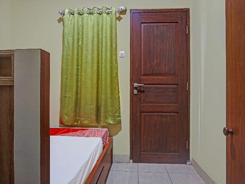 Oyo 91649 Orange Homestay Makassar - Oda