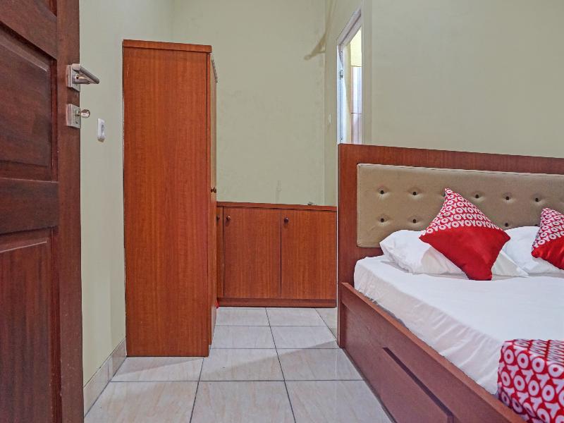 Oyo 91649 Orange Homestay Makassar - Oda