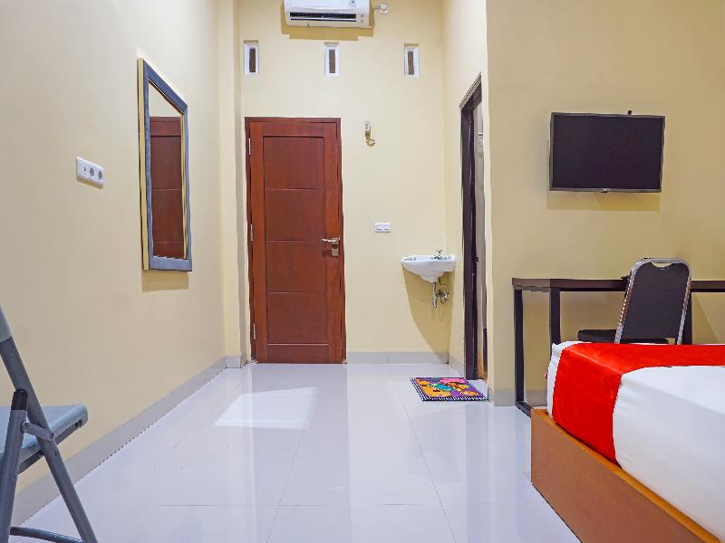 Oyo 91668 Homestay Anitha Syariah Makassar - Oda