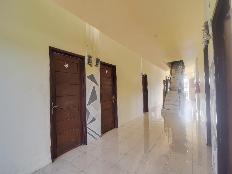 Oyo 91755 Priska Kost Dan Homestay - Genel