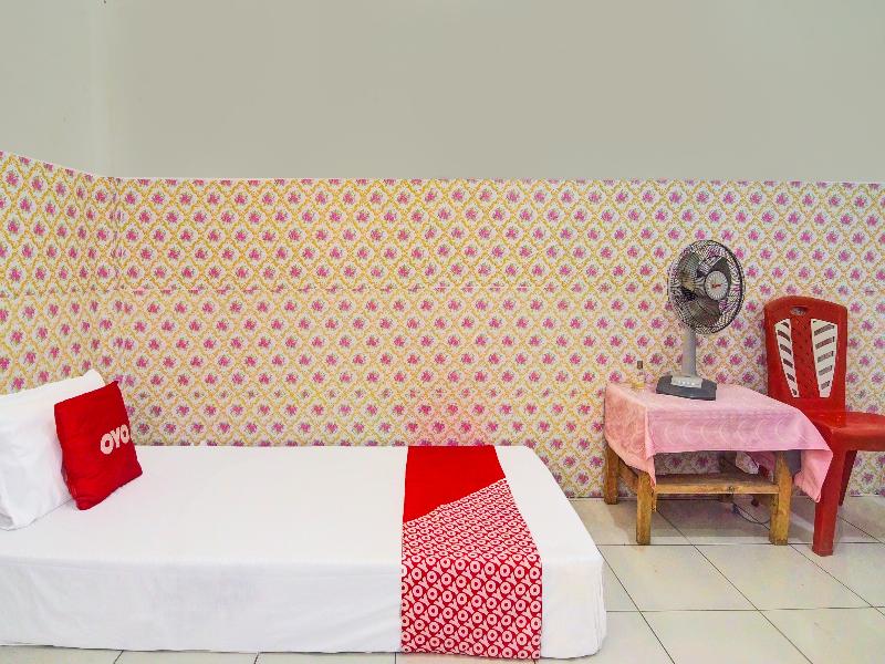 Spot On 91799 Sosonopan Homestay - Oda