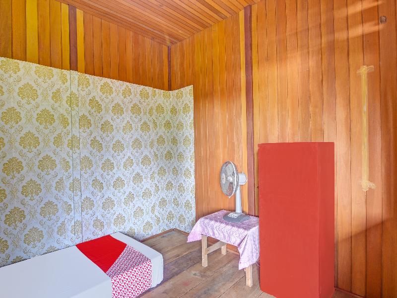Spot On 91799 Sosonopan Homestay - Oda