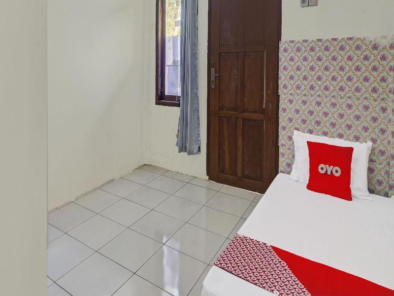 Spot On 91799 Sosonopan Homestay - Oda