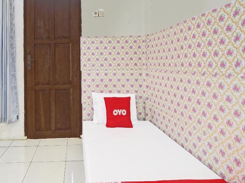 Spot On 91799 Sosonopan Homestay - Oda