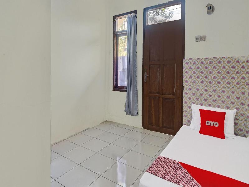 Spot On 91799 Sosonopan Homestay - Oda