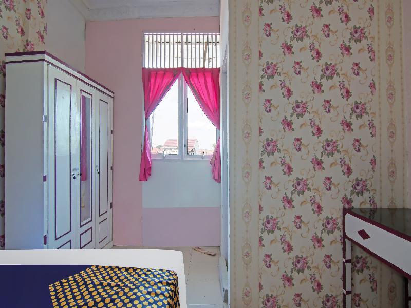 Spot On 91826 Yoezef Homestay Syariah - Oda