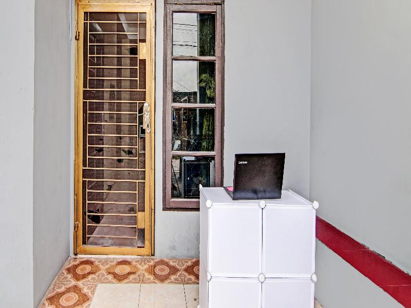 Spot On 91828 Homestay Dinda Syariah - Lobi