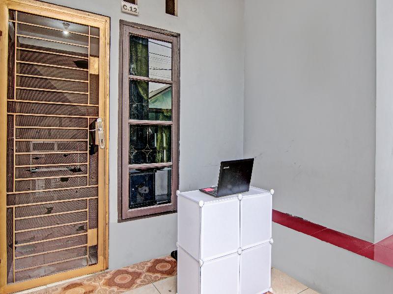 Spot On 91828 Homestay Dinda Syariah - Lobi