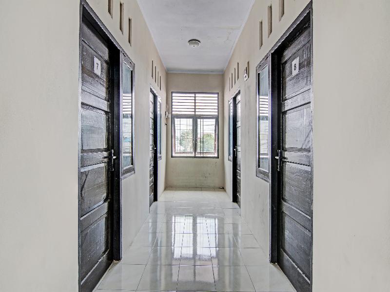 Spot On 91828 Homestay Dinda Syariah - Lobi