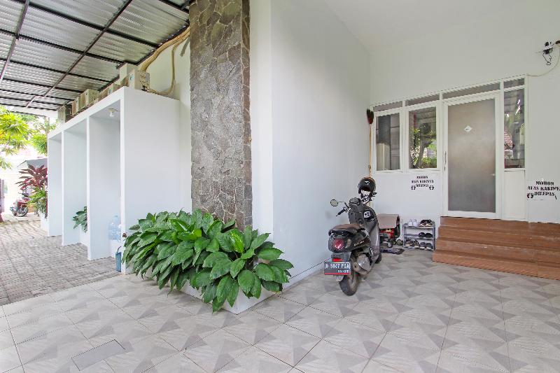 Oyo 91665 D'prof Exclusive Guesthouse - Lobi