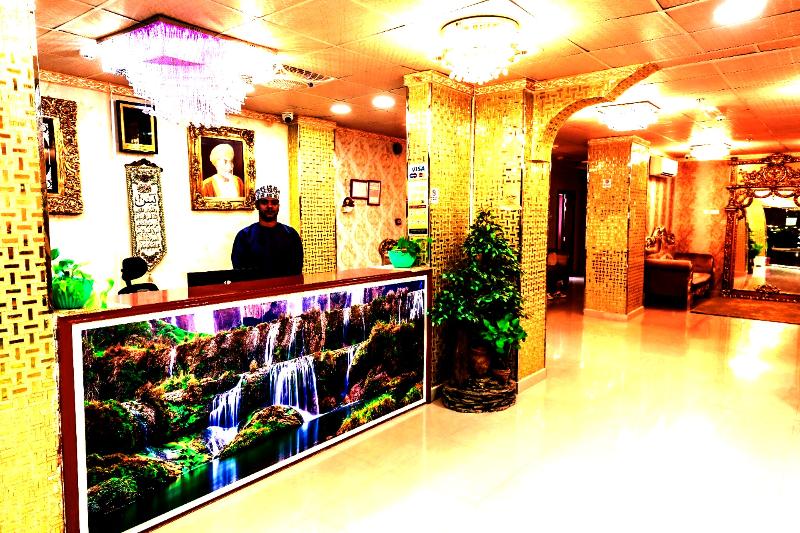 Capital O 141 Golden Rays Hotel - Lobi