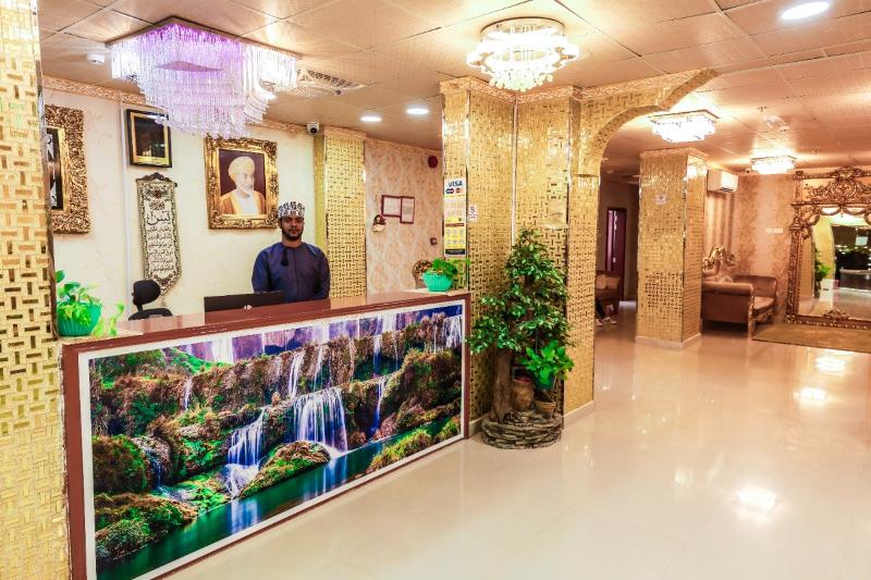 Capital O 141 Golden Rays Hotel - Lobi