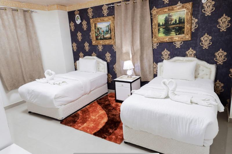 Capital O 141 Golden Rays Hotel - Oda