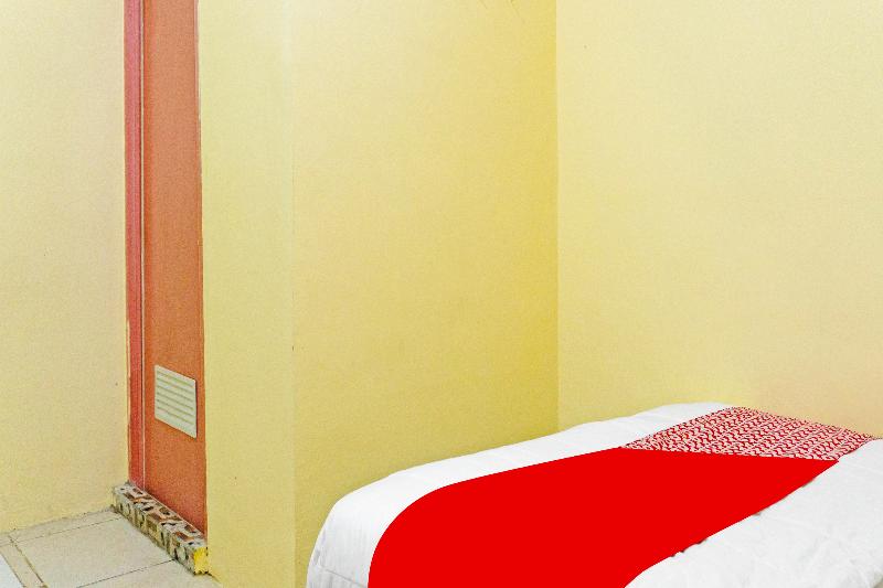 Spot On 91402 Home'59 Tegal Danas - Oda