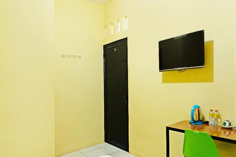 Spot On 91402 Home'59 Tegal Danas - Oda