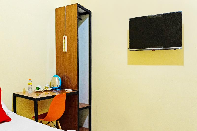 Spot On 91402 Home'59 Tegal Danas - Oda