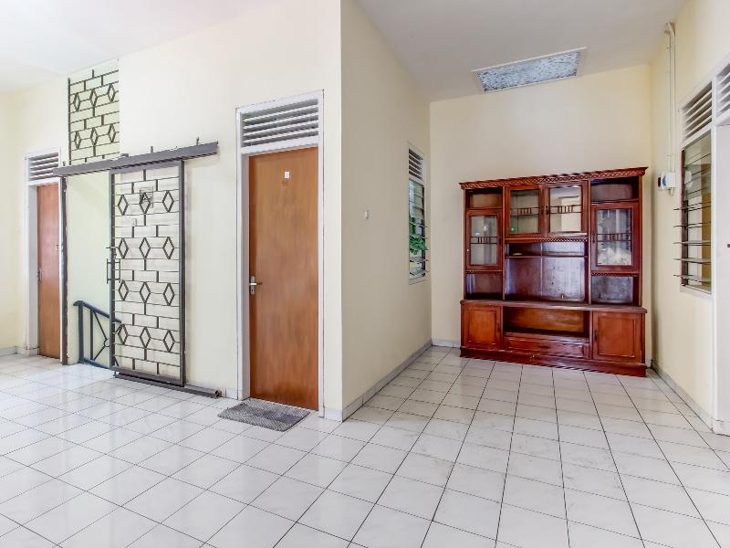 Spot On 91374 Asia Stay Semarang - Lobi