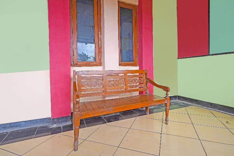 Spot On 91783 Urban Syariah Residence - Lobi