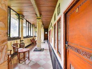 Super OYO Townhouse Oak Maxi Hotel Legian fotoÄŸrafÄ±